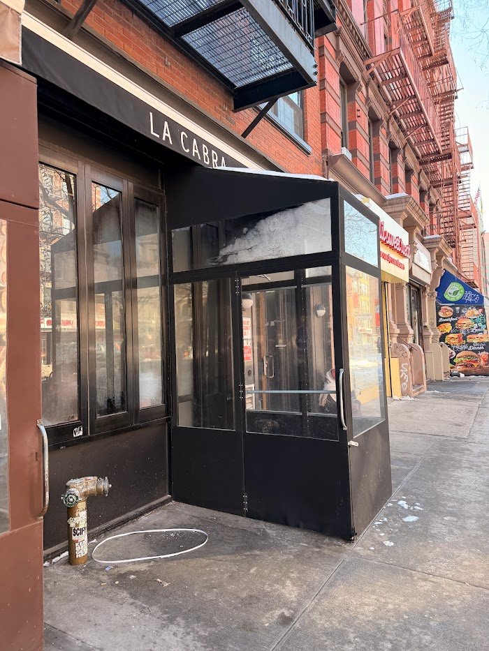 咬一口La Cabra Bakery的豆蔻卷，新York的课业焦虑全化成甜蜜酥脆！