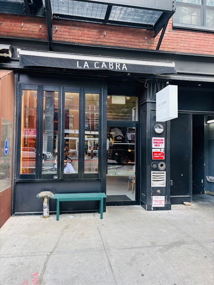 咬一口La Cabra Bakery的豆蔻卷，新York的课业焦虑全化成甜蜜酥脆！