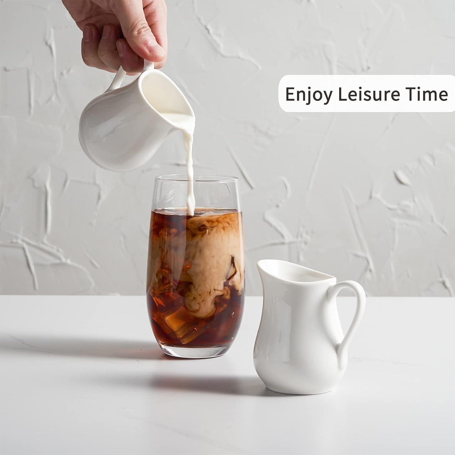 2件装4盎司白瓷小奶壶 留学生宿舍热牛奶泡咖啡瞬间温暖家乡味 带把手陶瓷酱料容器 微波冰箱安全