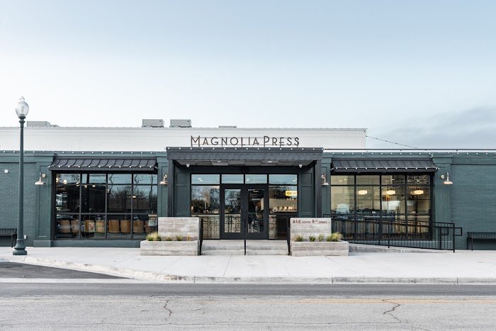 在德州沃科的Magnolia Press Coffee Co.，留学生赶完due后最爱的舒坦一隅