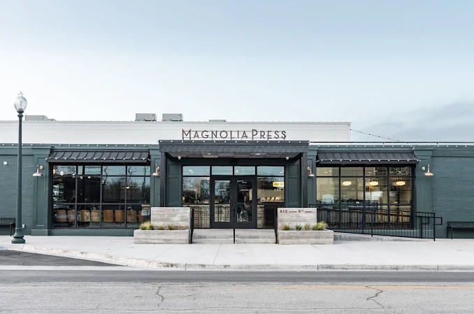 在德州沃科的Magnolia Press Coffee Co.，留学生赶完due后最爱的舒坦一隅